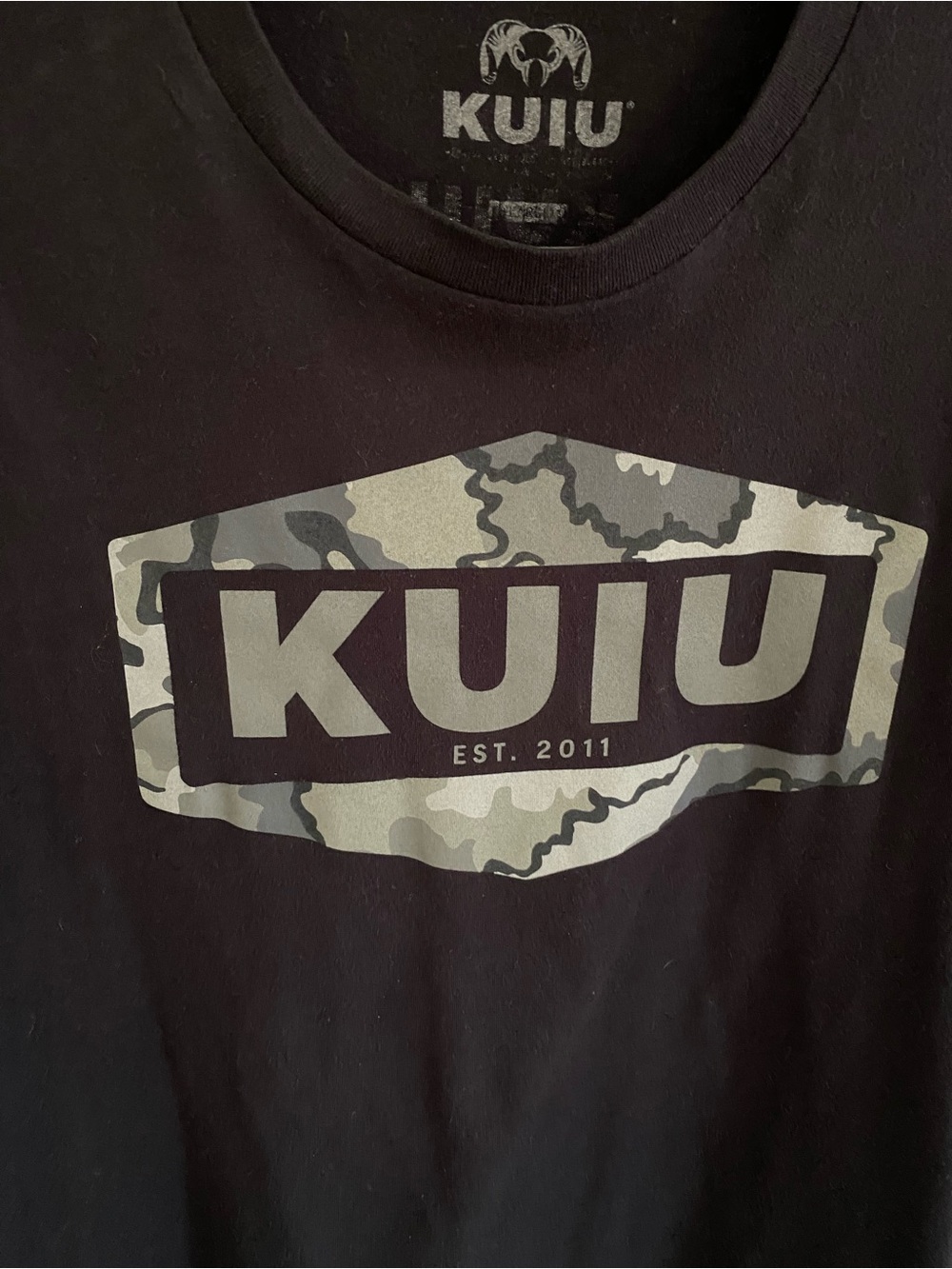 KUIU black tshirt with camo accent logo - Picture 2 of 4